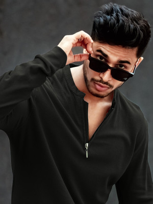MANIAC Solid Men Henley Neck Black T-Shirt