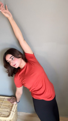 THEFITTHEORY Solid Women Round Neck Red T-Shirt