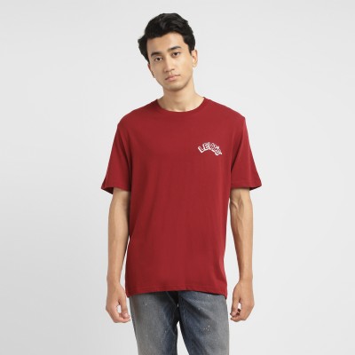 LEVI'S Solid Men Round Neck Maroon T-Shirt