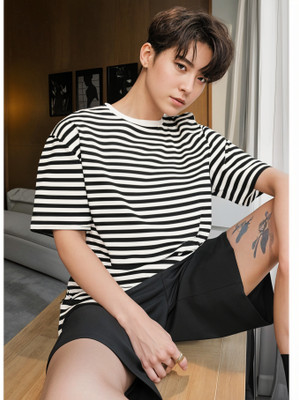 MACK JONNEY Striped Men Round Neck Black T-Shirt