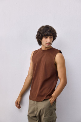 UNSTD Solid Men Round Neck Brown T-Shirt