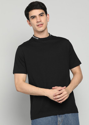 United Colors of Benetton Solid Men Crew Neck Black T-Shirt