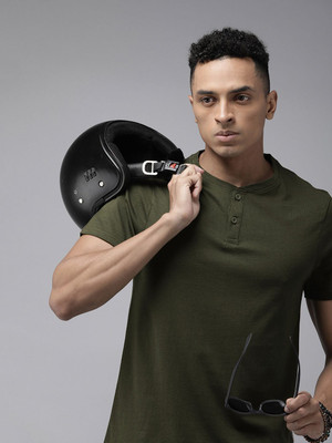 Roadster Solid Men Henley Neck Green T-Shirt