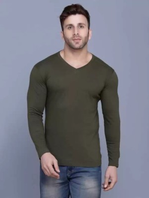 Vuzzan Solid Men V Neck Green T-Shirt