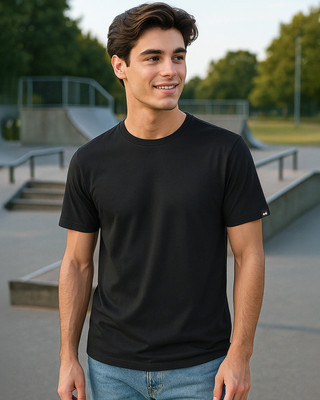 BEWAKOOF Solid Men Round Neck Black T-Shirt