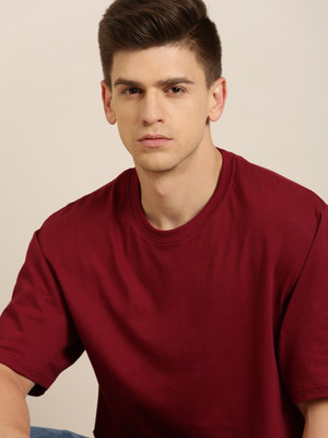DIFFERENCE OF OPINION Solid Men Round Neck Maroon T-Shirt