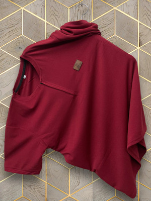 METRONAUT Solid Men Zip Neck Maroon T-Shirt