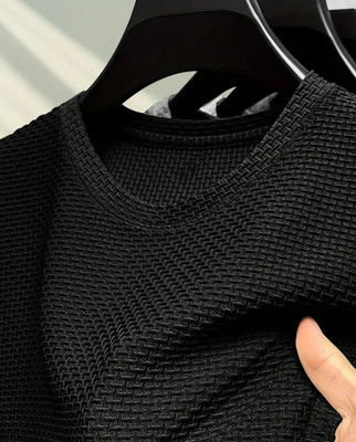 boombaam Self Design Men Round Neck Black T-Shirt