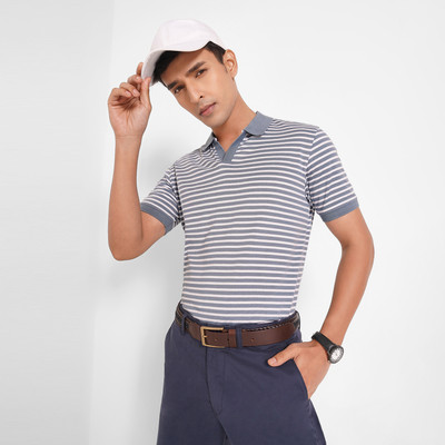 Peregrine by Pantaloons Solid Men Round Neck Blue T-Shirt