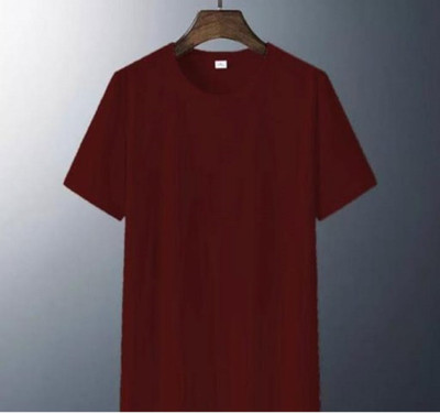 TARSHI Solid Men Round Neck Maroon T-Shirt