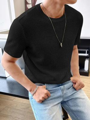 Jump Cuts Self Design Men Round Neck Black T-Shirt