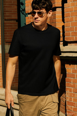 Knite wolf Solid Men Round Neck Black T-Shirt