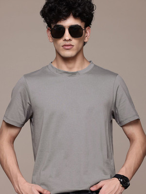 Roadster Solid Men Round Neck Grey T-Shirt