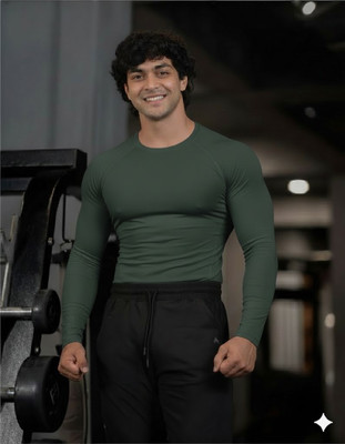 FURRR Solid Men Round Neck Dark Green T-Shirt