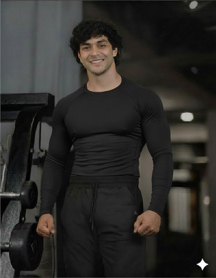 FURRR Solid Men Round Neck Black T-Shirt