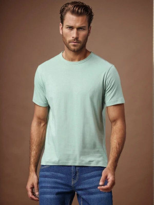 BlueFicus Solid Men Round Neck Light Green T-Shirt