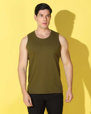WOOSTRO Solid Men Scoop Neck Dark Green T-Shirt