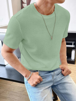 Jump Cuts Self Design Men Round Neck Green T-Shirt