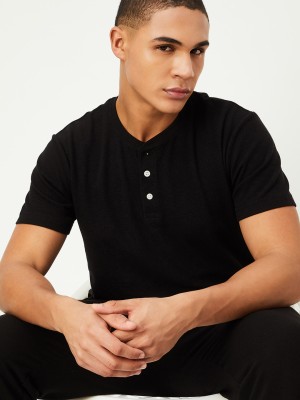 MAX Solid Men Polo Neck Black T-Shirt