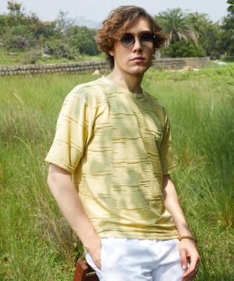 CAMPUS SUTRA Solid Men Round Neck Yellow T-Shirt