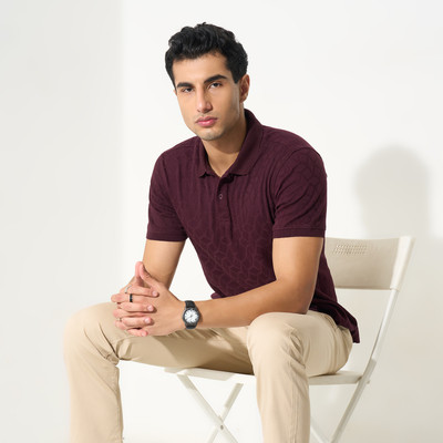 Peregrine by Pantaloons Solid Men Round Neck Red T-Shirt