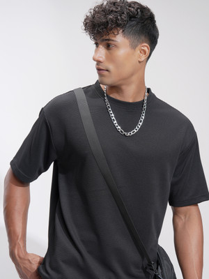 HIGHLANDER Self Design Men Round Neck Black T-Shirt