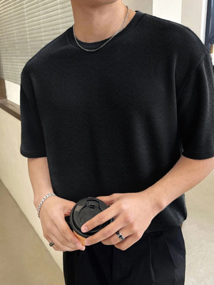SOLSTICE Solid Men Round Neck Black T-Shirt