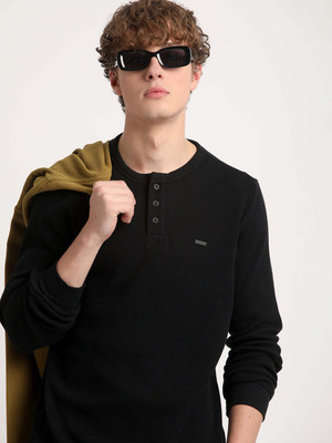 THE BEAR HOUSE Solid Men Henley Neck Black T-Shirt