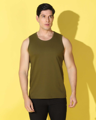 WOOSTRO Solid Men Scoop Neck Dark Green T-Shirt
