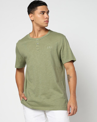 GAP Solid Men Stylised Neck Green T-Shirt