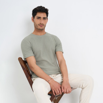 7 Alt by Pantaloons Solid Men Round Neck Green T-Shirt