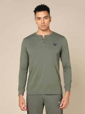 TECHNOSPORT Solid Men Henley Neck Green T-Shirt