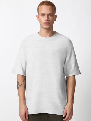 BEWAKOOF Solid Men Round Neck Grey T-Shirt