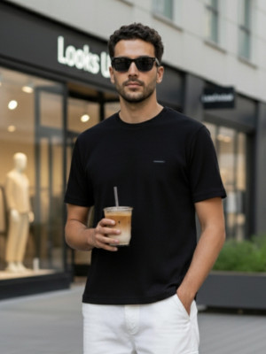 Looks United Solid Men Round Neck Black T-Shirt