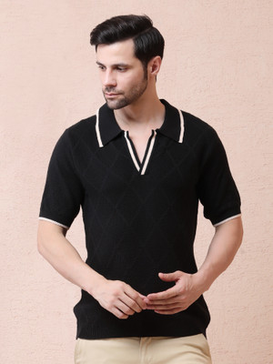 NOQUO Self Design Men V Neck Black T-Shirt