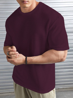 Denzolee Self Design Men Round Neck Maroon T-Shirt