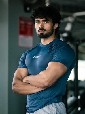 HUMMEL Solid Men Round Neck Dark Blue T-Shirt