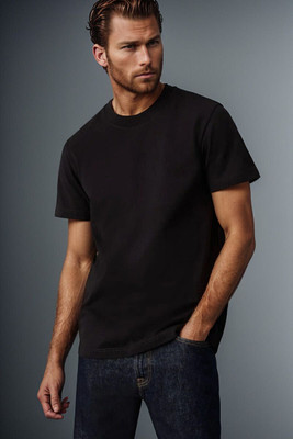 BlueFicus Solid Men Round Neck Black T-Shirt