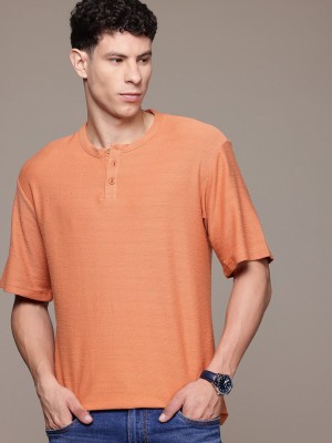 Roadster Solid Men Henley Neck Orange T-Shirt