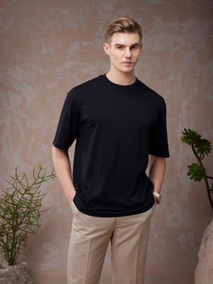 BEWAKOOF Solid Men Round Neck Black T-Shirt