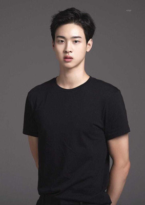 Magneto Solid Men Round Neck Black T-Shirt