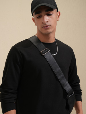 HIGHLANDER Solid Men Round Neck Black T-Shirt