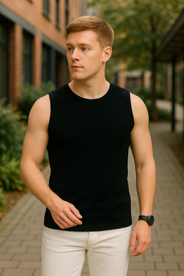 FRISKERS Solid Men Round Neck Black T-Shirt