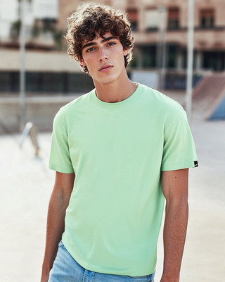BEWAKOOF Solid Men Round Neck Green T-Shirt