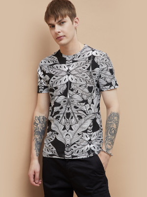 Forca by Lifestyle Printed Men Round Neck Black T-Shirt