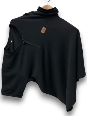 Nat Jastica Solid Men Round Neck Black T-Shirt