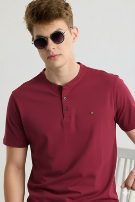 Jai Textiles Solid Men Henley Neck Maroon T-Shirt