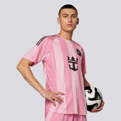 Thiva Printed Men Round Neck Pink T-Shirt