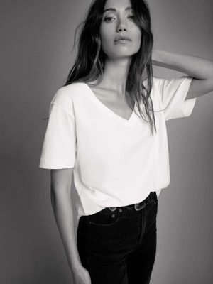 COLOR CAPITAL Solid Women Round Neck White T-Shirt