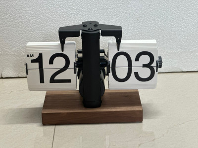EASKY Electric Clock White, Blue, Black Clock